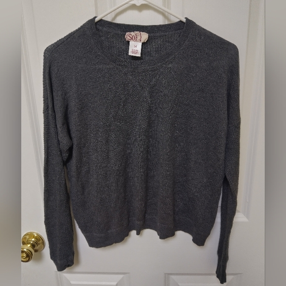 SO Women's Dark Gray Cropped Crew Neck Sweater 🩶 - Picture 1 of 6